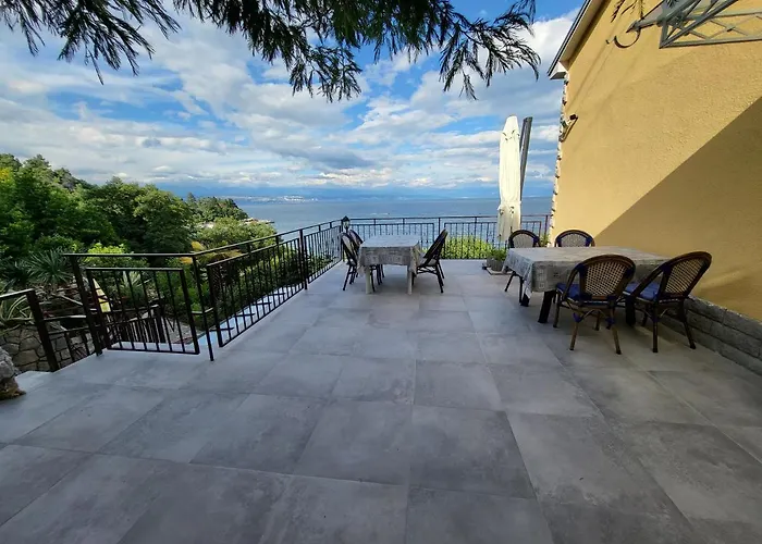 House Vali 3* 로브란