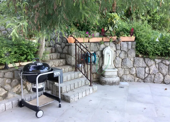 B&B House Vali 로브란