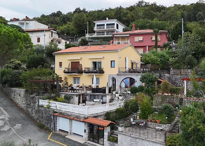 House Vali 3* 로브란