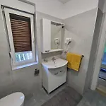 House Vali Bed & Breakfast