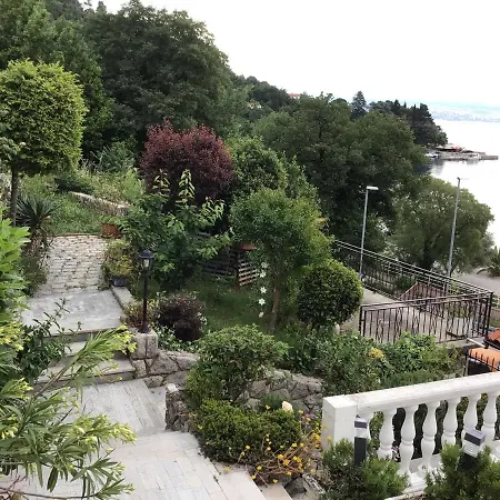 Bed & Breakfast House Vali 3*