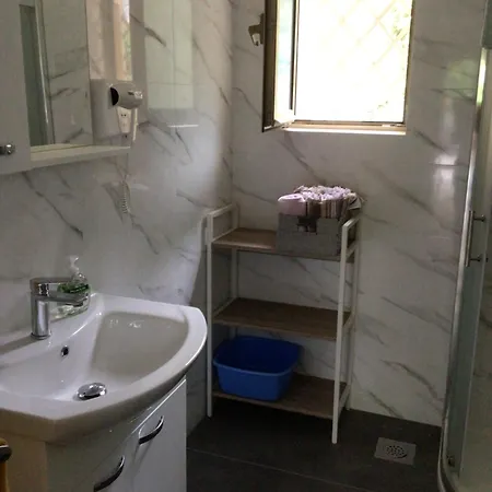 Bed & Breakfast House Vali 3*