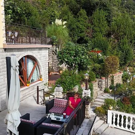 Oda ve Kahvaltı House Vali