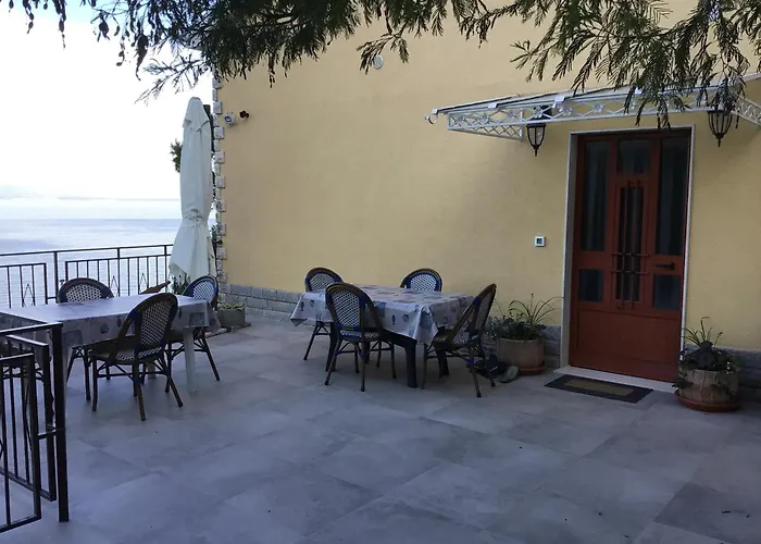 House Vali 4* 로브란