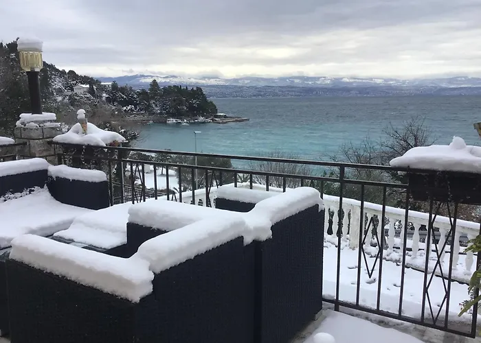 House Vali Bed & Breakfast 3*